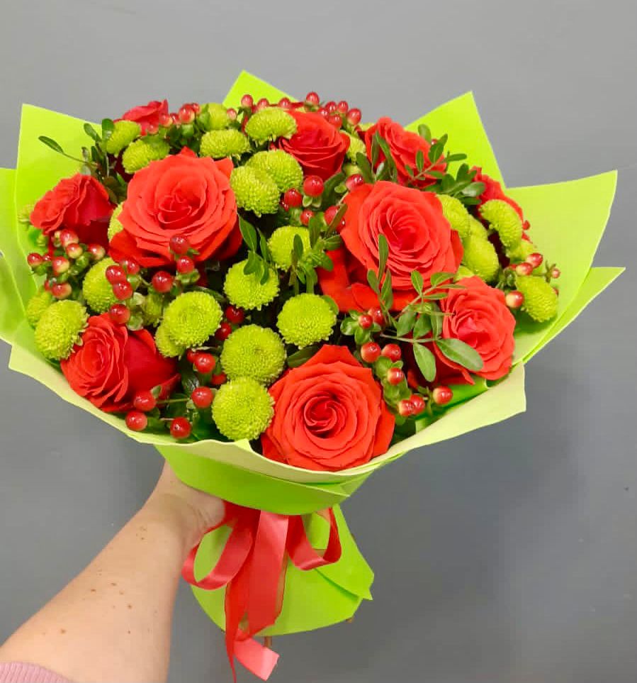 Букет цветов из: Хризантемы и Розы в Жилине