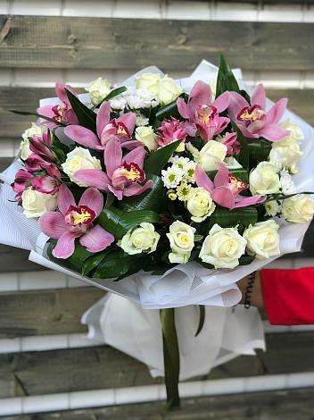 Букет цветов из: Розы и Хризантемы в Жилине