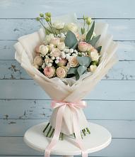 Букет цветов из:  Розы и Лизиантусы в Жилине