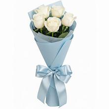 Букет 5 Белых роз Проуд в Жилине