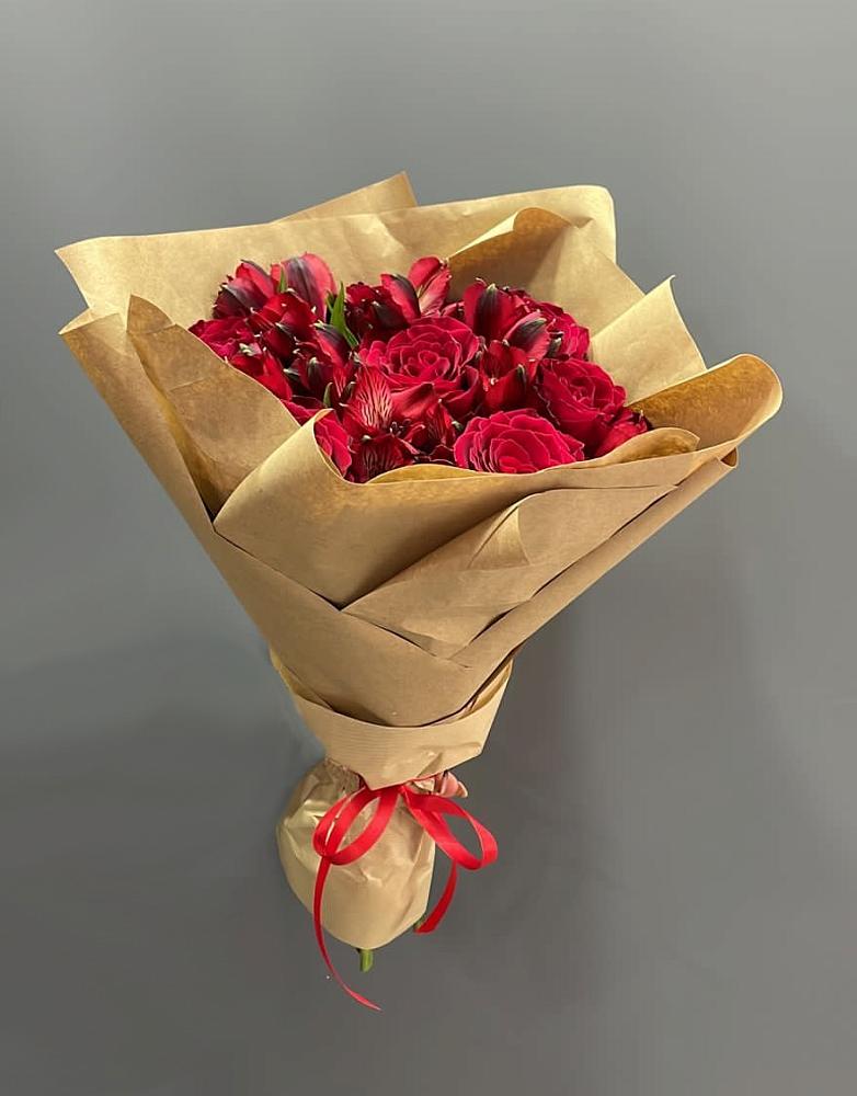 Букет цветов из: Альстромерии и Розы в Жилине