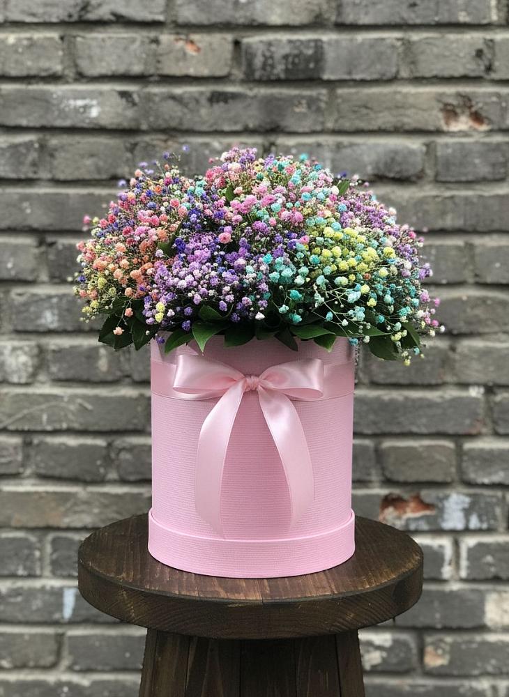 Цветочная композиция из Гипсофила и Розы в шляпной коробке в Жилине