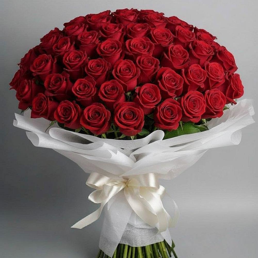 Букет 101 Красная роза Блэк Мэджик в Жилине