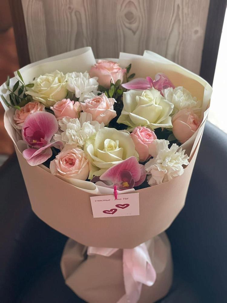 Букет цветов из: Орхидеи, Розы и Гвоздики в Жилине