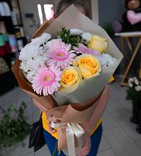 Букет цветов из:  Герберы, Розы и Хризантемы в Жилине