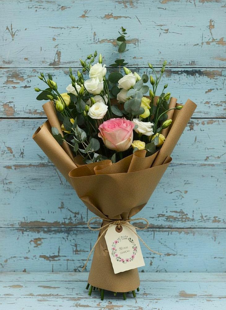 Букет цветов из: Розы и Лизиантусы в Жилине