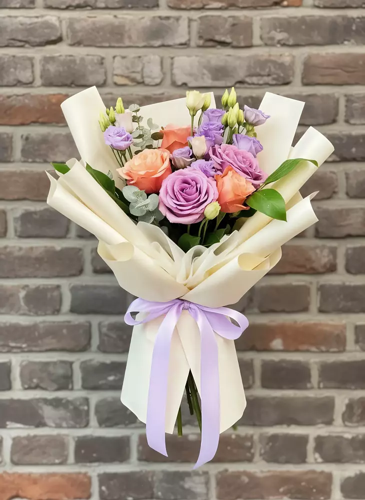 Букет цветов из: Лизиантусы и Розы в Жилине