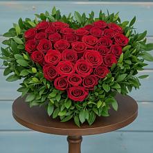 Цветочная композиция из Розы в виде сердца в Жилине