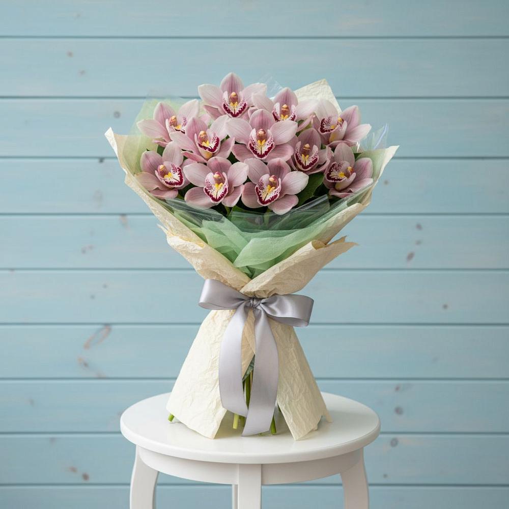 Букет цветов из: Орхидеи и Розы в Жилине