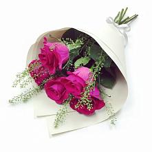 Букет цветов из:  Розы в Жилине
