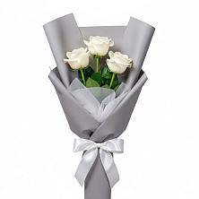 Букет 3 белые розы в Жилине