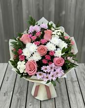 Букет цветов из:  Альстромерии, Гвоздики, Розы и Хризантемы в Жилине