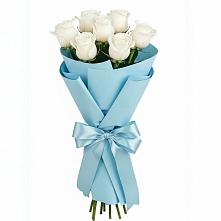 Букет 7 белых роз Проуд в Жилине