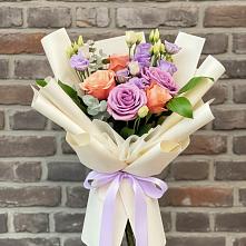 Букет цветов из:  Лизиантусы и Розы в Жилине