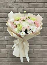 Букет цветов из:  Гвоздики, Розы, Лизиантусы и Хризантемы #REPLACE_PRED# Жилине