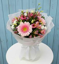 Букет цветов из:  Герберы, Альстромерии и Лизиантусы в Жилине