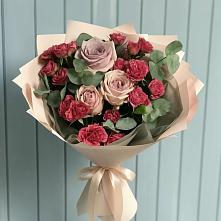 Букет цветов из:  Гвоздики и Розы в Жилине