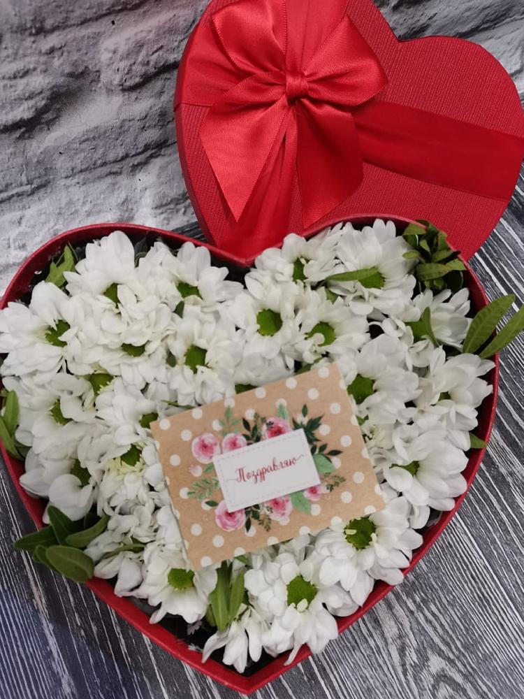 Цветочная композиция из Хризантемы в виде сердца в Жилине