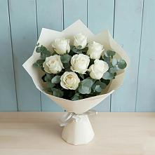 Букет Белые розы в Эвкалипте в Жилине