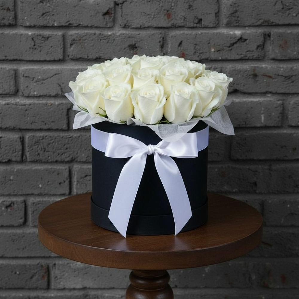 Цветочная композиция из Розы в шляпной коробке в Жилине