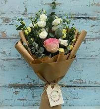Букет цветов из:  Розы и Лизиантусы в Жилине