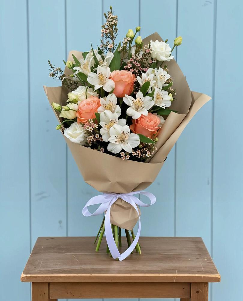 Букет цветов из: Альстромерии, Лизиантусы, Розы и Хризантемы в Жилине