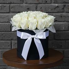 Цветочная композиция из Розы в шляпной коробке в Жилине