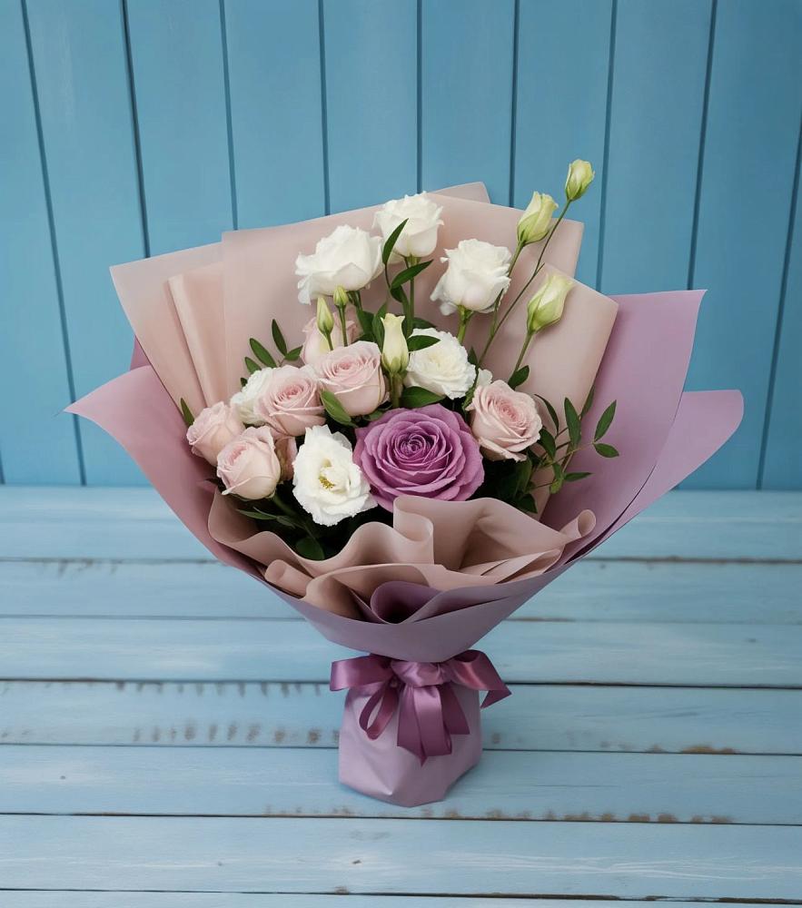 Букет цветов из: Розы и Лизиантусы в Жилине